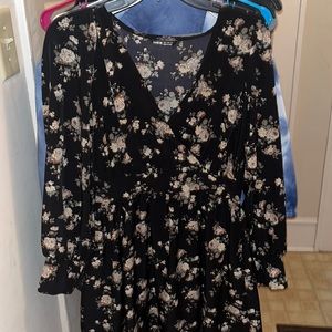 beautiful short dress with flower print in black